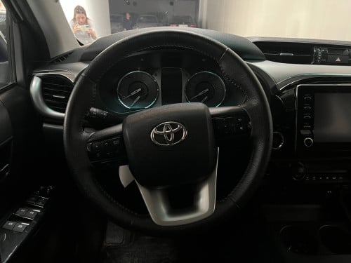 2025 Toyota pickup truck, 30,000 kilometers on the odometer.