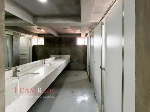 270 Sqm Office Space For Rent in Daun Penh