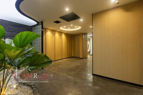 370 Sqm Office Space For Rent in Tonle Basak, Near Aeon Mall