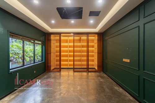370 Sqm Office Space For Rent in Tonle Basak, Near Aeon Mall