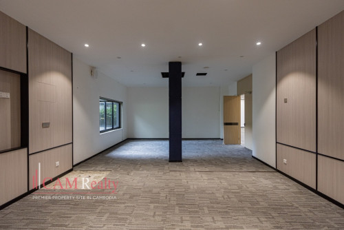 370 Sqm Office Space For Rent in Tonle Basak, Near Aeon Mall