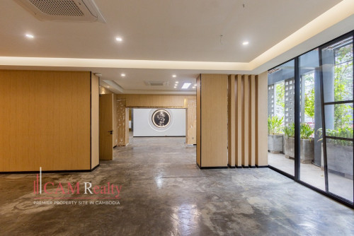 370 Sqm Office Space For Rent in Tonle Basak, Near Aeon Mall