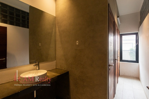 370 Sqm Office Space For Rent in Tonle Basak, Near Aeon Mall