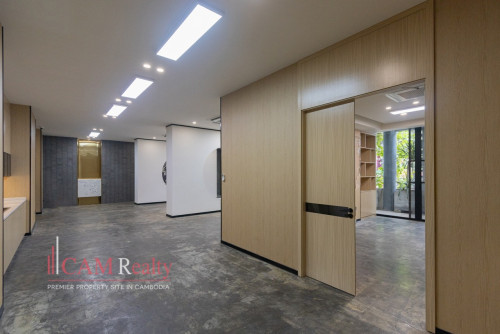 370 Sqm Office Space For Rent in Tonle Basak, Near Aeon Mall