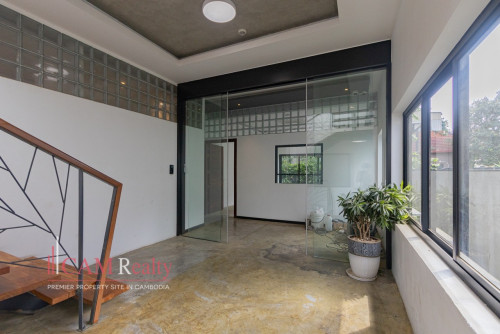 370 Sqm Office Space For Rent in Tonle Basak, Near Aeon Mall