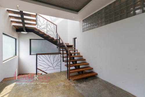 370 Sqm Office Space For Rent in Tonle Basak, Near Aeon Mall