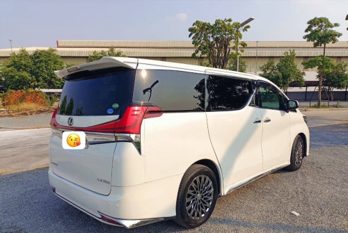 alphard Up LM350 ឆ្នាំ 2015 បើកដំបូល២តង់ ទ្វារអូតូ៣ V4 សាំង