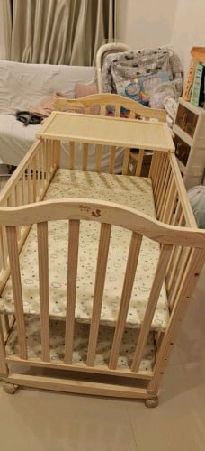 baby crib