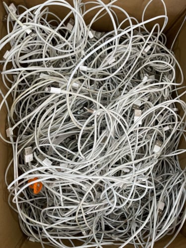 Cable iPhone original secondhand sale 1= 4$