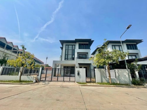 Corner Queen A Villa for Rent at Borey Chip Mong the Park land 598