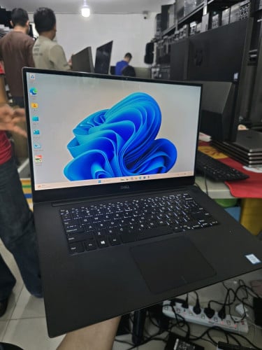 Dell Precision 5540 Touch Screen 15.6" លំដាប់ Mobile Workstation