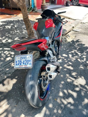 Honda CbR 250cc កាត់ក្រី