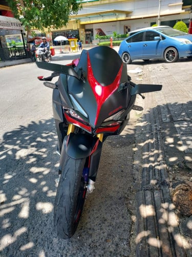Honda CbR 250cc កាត់ក្រី