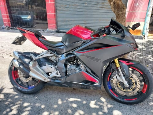 Honda CbR 250cc កាត់ក្រី