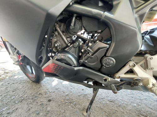 Honda CbR 250cc កាត់ក្រី