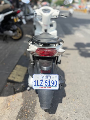 Honda Dio 2021 ជប៉ុន​smart key. ខ្ចីណាស់បងប្អូន​ ម្ចាស់ដេីមទី១​ លក់តែ16ជាងទេ017 8888 25. 070 6666 16
