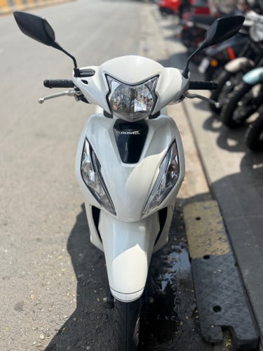 Honda Dio 2021 ជប៉ុនsmart key. ខ្ចីណាស់បងប្អូន ម្ចាស់ដេីមទី១ លក់តែ16ជាងទេ017 8888 25. 070 6666 16