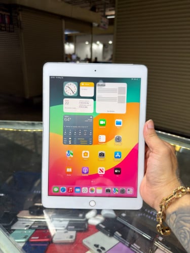 iPad 6th generation J/A HD32GB Phone Condition 90% , Sim&WiFi , ម៉ាស៊ីនហ្សីន