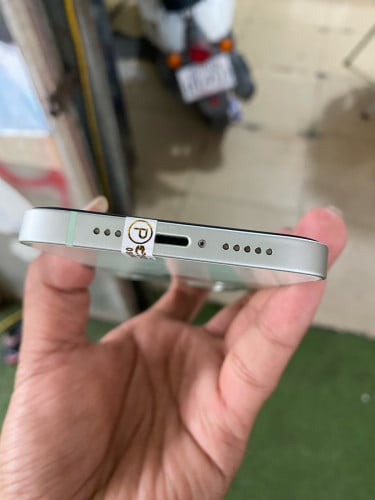 IPhone 12 256G អេក្រង់ហ្សុីនដានតិចៗអត់ស្គេនរូបរាងនៅស្អាត 98% លក់ 145$(ទីតាំងភ្នំពេញជិតវេងស្រេង)