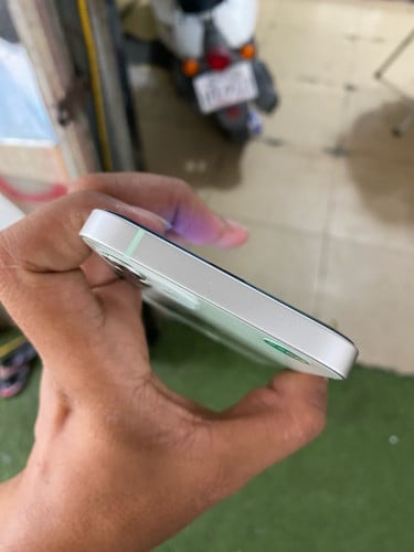 IPhone 12 256G អេក្រង់ហ្សុីនដានតិចៗអត់ស្គេនរូបរាងនៅស្អាត 98% លក់ 145$(ទីតាំងភ្នំពេញជិតវេងស្រេង)