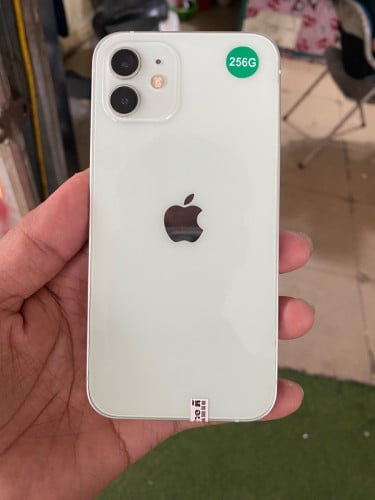 IPhone 12 256G អេក្រង់ហ្សុីនដានតិចៗអត់ស្គេនរូបរាងនៅស្អាត 98% លក់ 145$(ទីតាំងភ្នំពេញជិតវេងស្រេង)