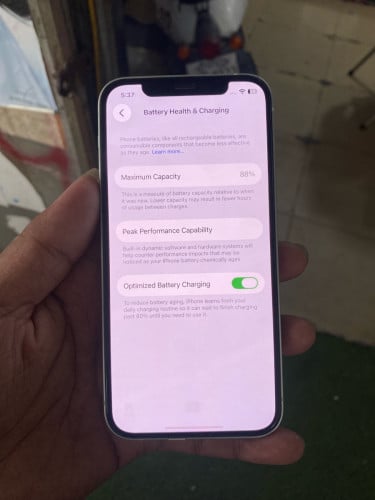 IPhone 12 256G អេក្រង់ហ្សុីនដានតិចៗអត់ស្គេនរូបរាងនៅស្អាត 98% លក់ 145$(ទីតាំងភ្នំពេញជិតវេងស្រេង)