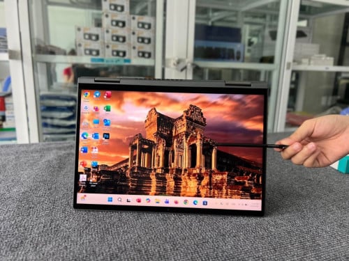 LENOVO Thinkpad X1 Yoga 360° CPU : i5-11th Generation Ram : 8GB DDR4 SSD : 256GB M.2 GPU :