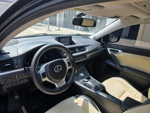 Lexus CT 200h Full Premium ឆ្នាំ 2011