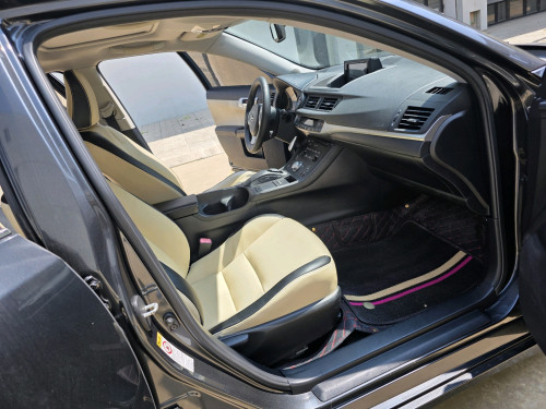 Lexus CT 200h Full Premium ឆ្នាំ 2011