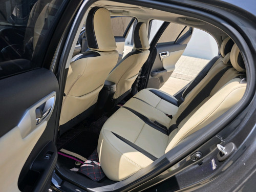 Lexus CT 200h Full Premium ឆ្នាំ 2011