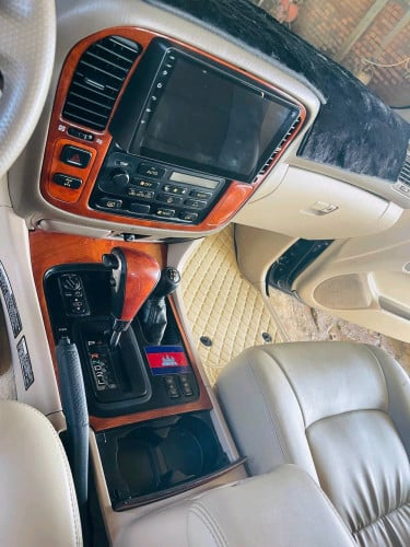 LX 470 ឆ្នាំ 2001 ឡានស្អាតអត់បុកអត់ប៉ះម៉ាស៊ីនប្រអប់លេខអេម