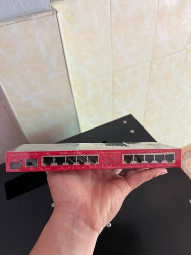 MikroTik RB2011