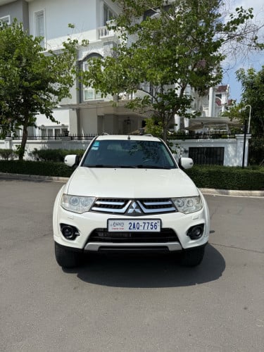 Mitsubishi Pajero Sport 2015