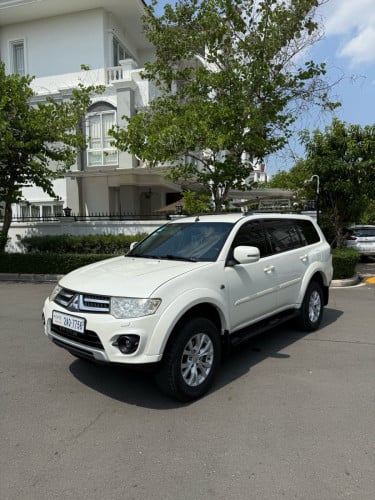 Mitsubishi Pajero Sport 2015