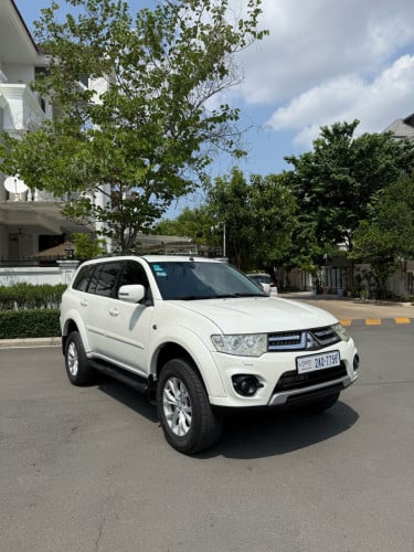 Mitsubishi Pajero Sport 2015
