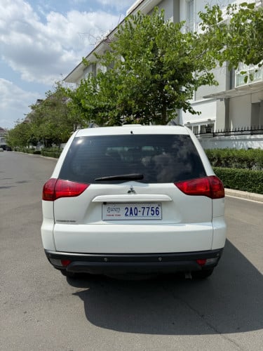 Mitsubishi Pajero Sport 2015
