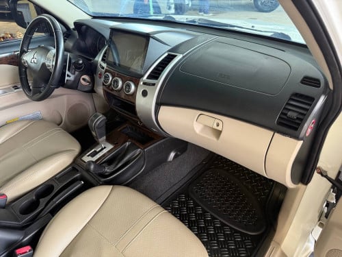 Mitsubishi Pajero Sport 2015