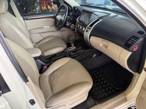 Mitsubishi Pajero Sport 2015