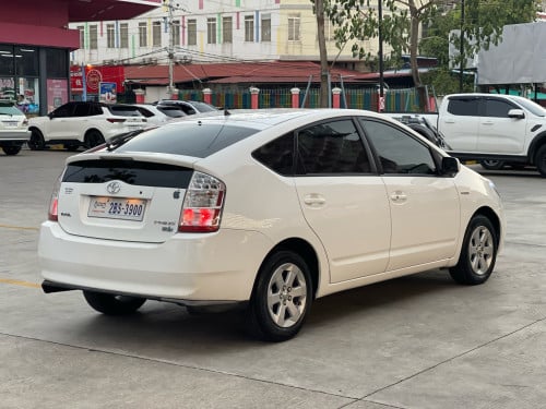 Prius 08 full option ក្នុលឿង