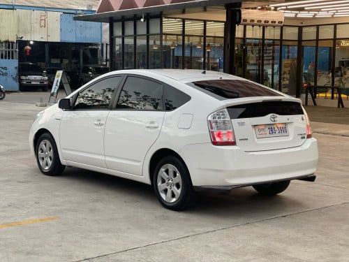Prius 08 full option ក្នុលឿង