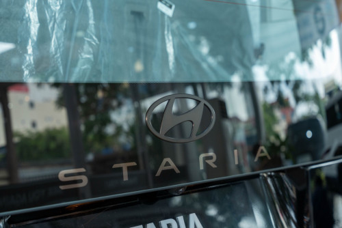 STARIA VIP 7 seater