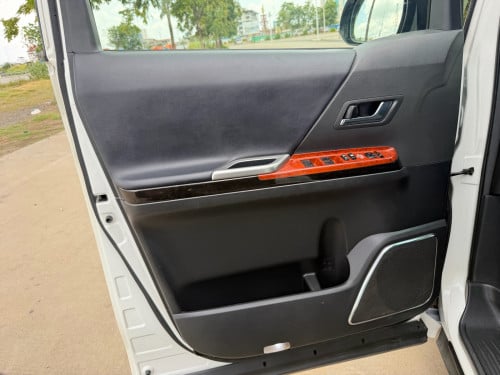 Toyota Alphard 2012 Auto3 ឡើងមុខ 2017( full- option )