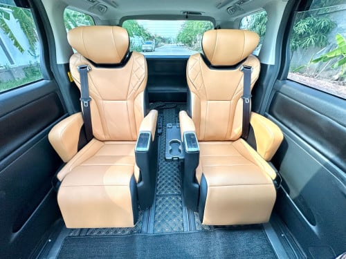 TOYOTA ALPHARD 2012 Full Option ពណ៌ស ក្នុងខ្មៅ