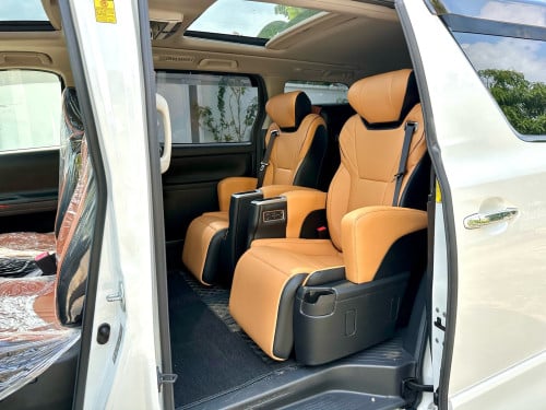 TOYOTA ALPHARD 2012 Full Option ពណ៌ស ក្នុងខ្មៅ