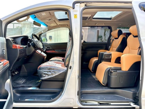 TOYOTA ALPHARD 2012 Full Option ពណ៌ស ក្នុងខ្មៅ