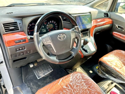 TOYOTA ALPHARD 2012 Full Option ពណ៌ស ក្នុងខ្មៅ