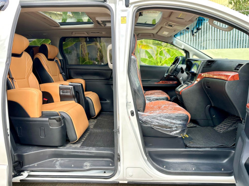 TOYOTA ALPHARD 2012 Full Option ពណ៌ស ក្នុងខ្មៅ