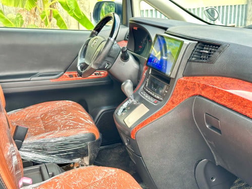 TOYOTA ALPHARD 2012 Full Option ពណ៌ស ក្នុងខ្មៅ
