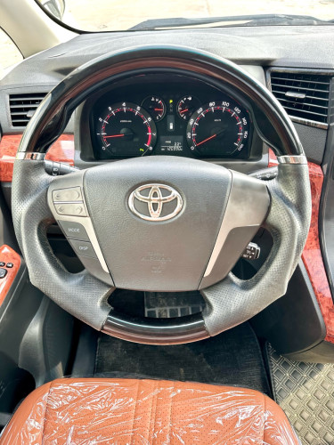 TOYOTA ALPHARD 2012 Full Option ពណ៌ស ក្នុងខ្មៅ