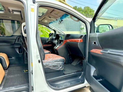 TOYOTA ALPHARD 2012 Full Option ពណ៌ស ក្នុងខ្មៅ